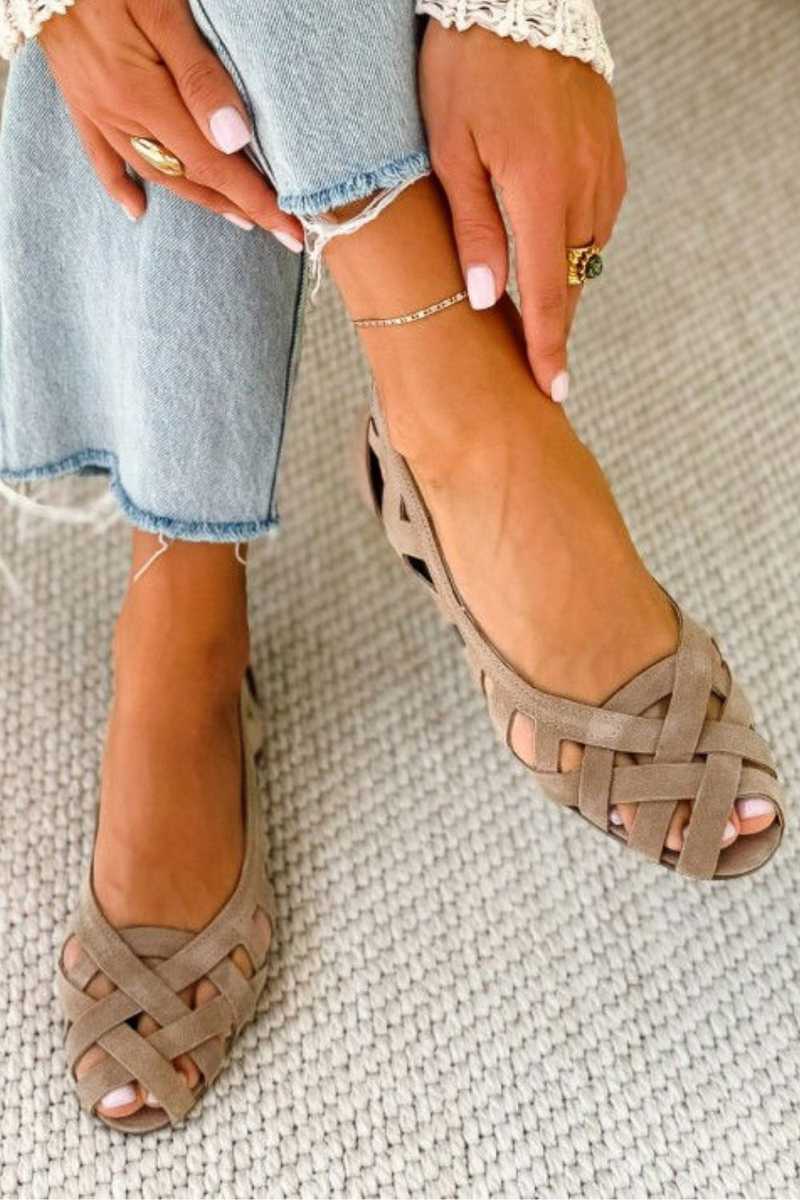 BETTY | Open Toe Flat Cross-Strap Sandals